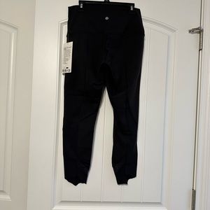 NWT- Lululemon crop scallop leggings- size 8